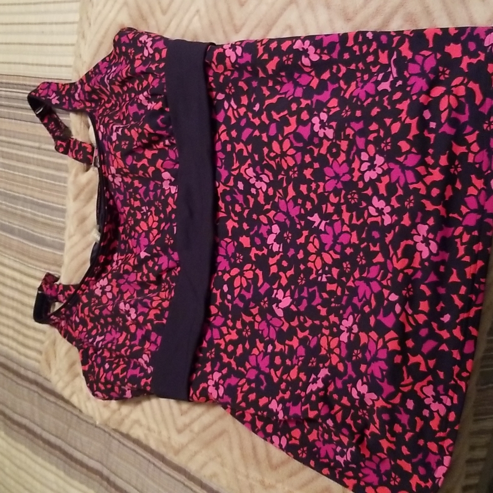 Lands End swim top with underwire